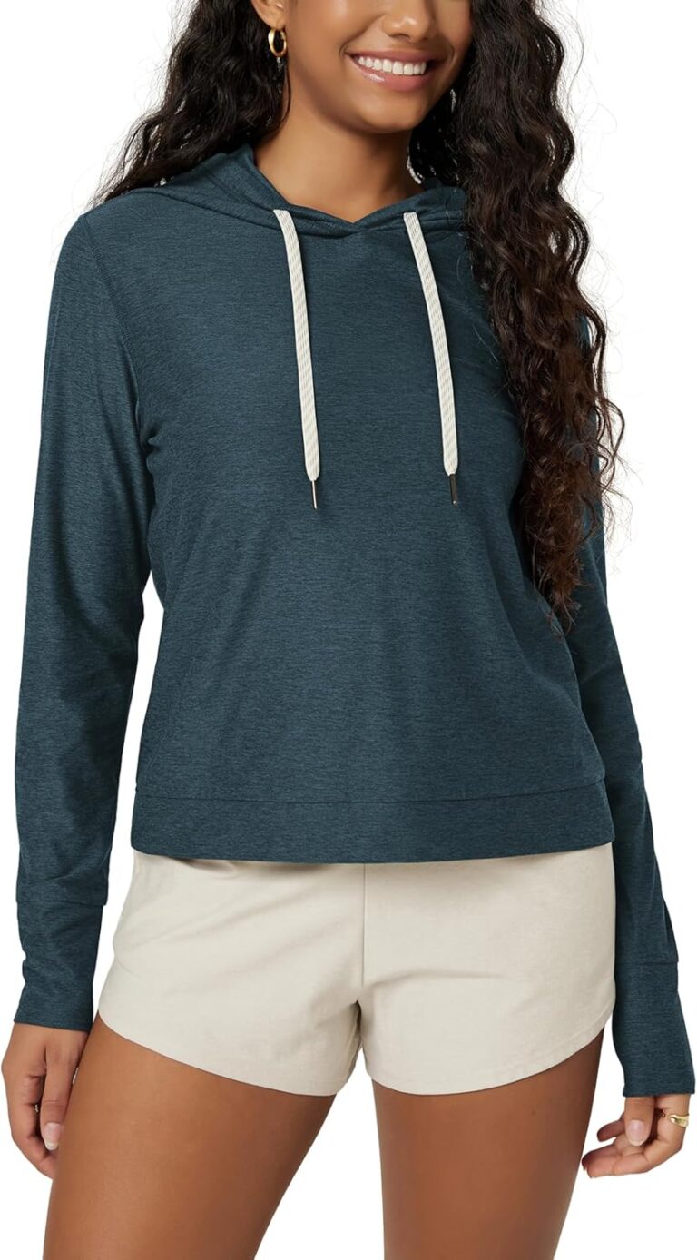 Read more about the article ODODOS Women’s Essential Hoodie – Ultra Soft odSTRATUM Tech Pullover UPF 50+ Moisture Wicking Long Sleeve Top