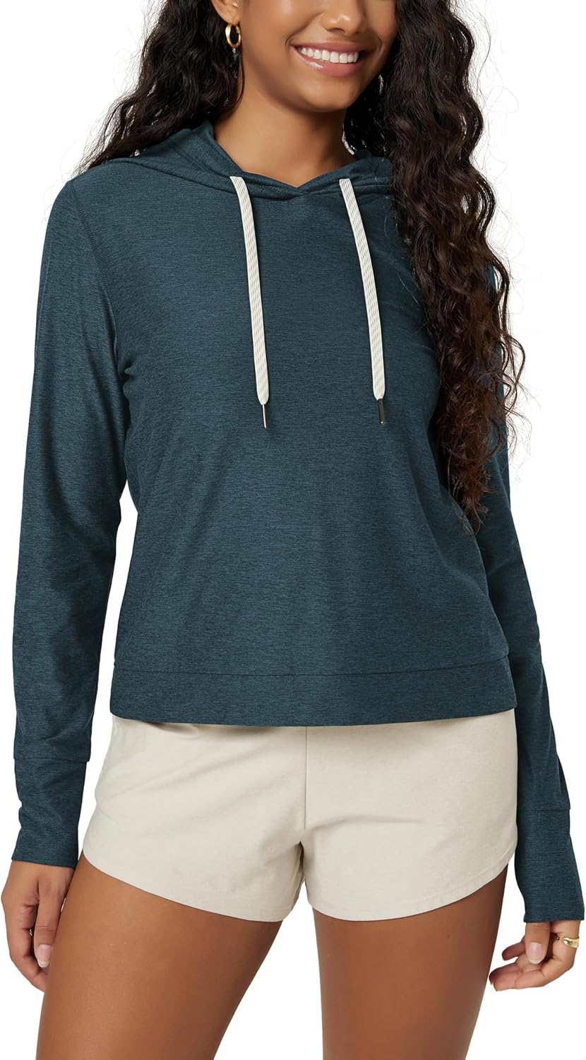 Read more about the article ODODOS Women’s Essential Hoodie – Ultra Soft odSTRATUM Tech Pullover UPF 50+ Moisture Wicking Long Sleeve Top